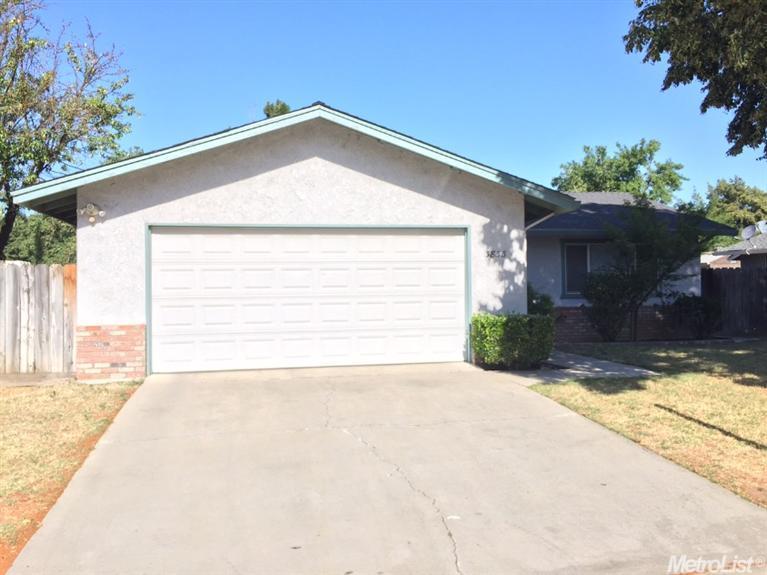 3833 Moorea Dr, Modesto, CA 95356 photo 2