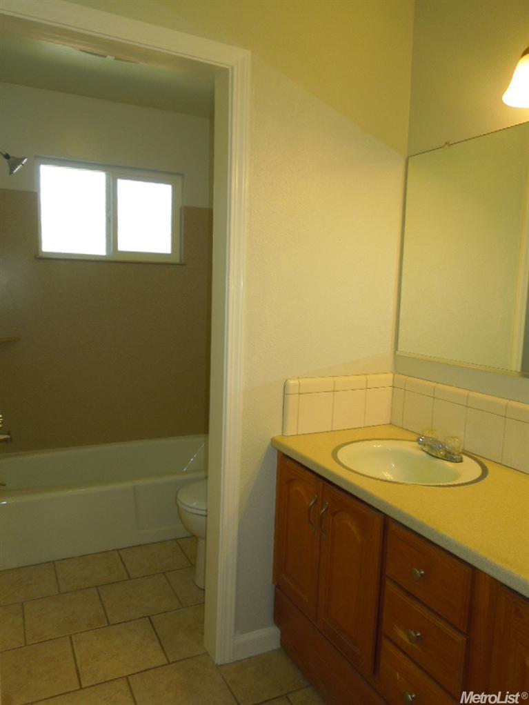 3408 Montclair Cir, Modesto, CA 95350 photo 12