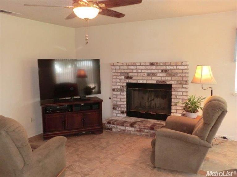 501 Meadowland Dr, Ripon, CA 95366 photo 9