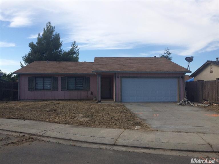 921 Randolph Dr, Modesto, CA 95358 photo 1