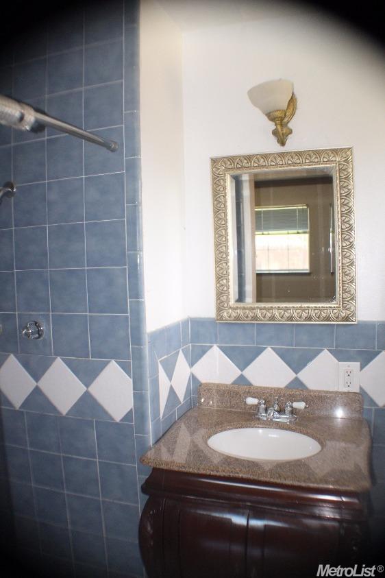 516 Lenore Dr, Modesto, CA 95351 photo 5