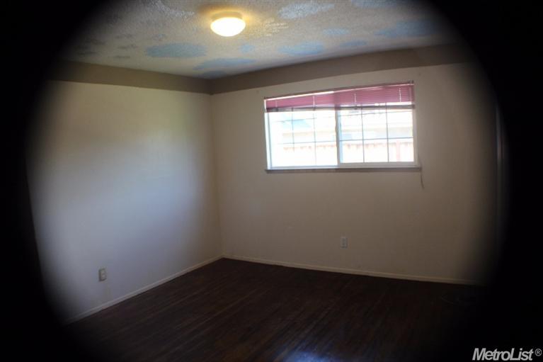 516 Lenore Dr, Modesto, CA 95351 photo 4