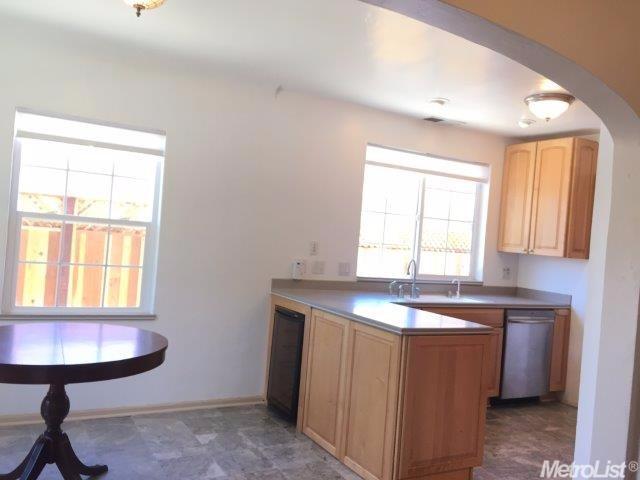 231 E 12th St, Tracy, CA 95376 photo 2