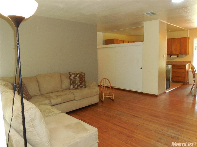 2020 Rockbridge Rd, Sacramento, CA 95815 photo 2