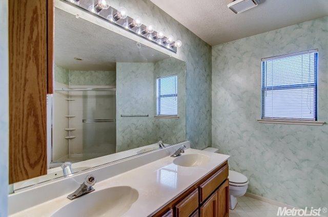 985 1st St, Galt, CA 95632 photo 11