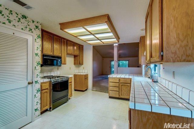 985 1st St, Galt, CA 95632 photo 4