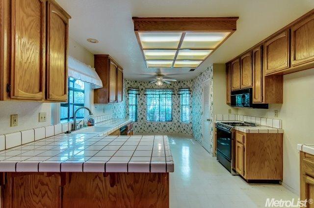 985 1st St, Galt, CA 95632 photo 3