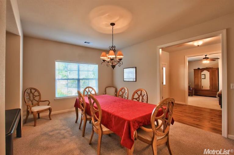 4920 Steamers Ln, Carmichael, CA 95608 photo 4
