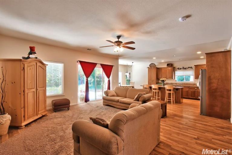 4920 Steamers Ln, Carmichael, CA 95608 photo 3