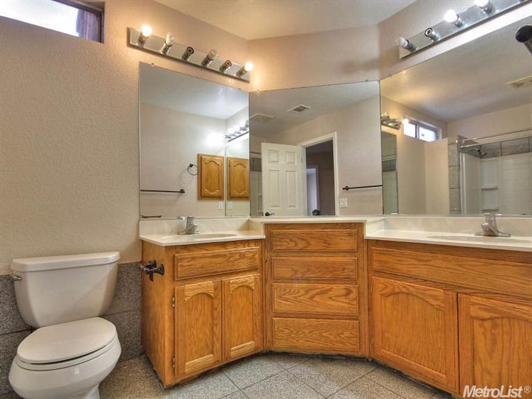 1728 Volendam Ave, Modesto, CA 95356 photo 13