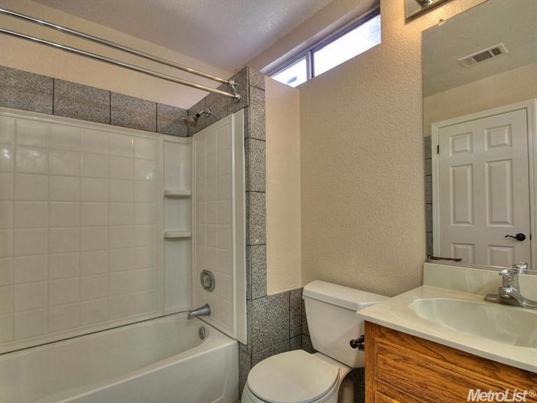 1728 Volendam Ave, Modesto, CA 95356 photo 16