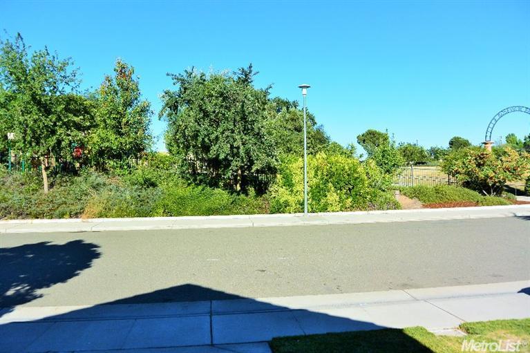 8337 Brewster Mill Cir, Antelope, CA 95843 photo 3