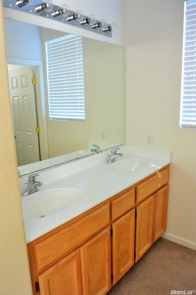 8337 Brewster Mill Cir, Antelope, CA 95843 photo 12