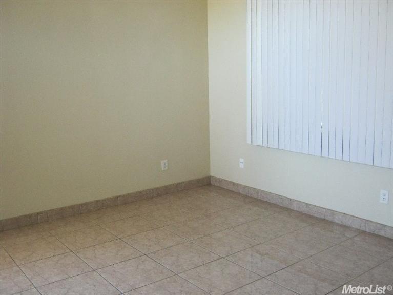 325 Waddell Way, Modesto, CA 95357 photo 4