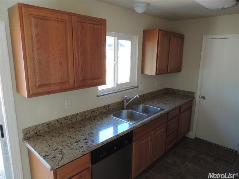 98 Maxwell Ave, Oakdale, CA 95361 photo 9