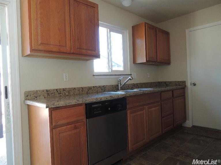 98 Maxwell Ave, Oakdale, CA 95361 photo 8