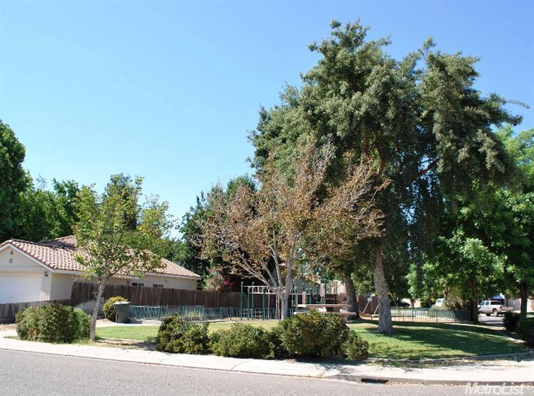 1633 Bailey Dr, Ripon, CA 95366 photo 2
