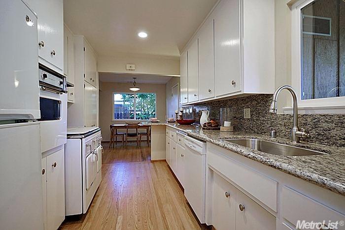 945 Pecan Pl, Davis, CA 95616 photo 4