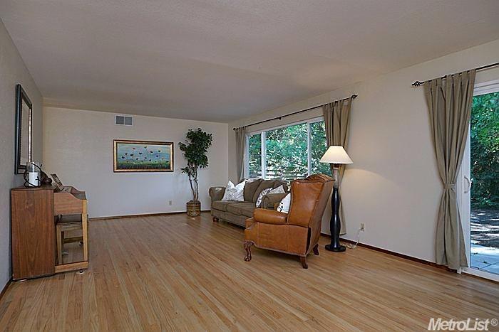945 Pecan Pl, Davis, CA 95616 photo 8