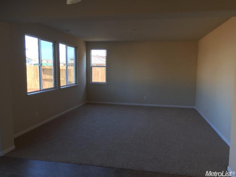 556 Pecan Dr, Ripon, CA 95366 photo 4
