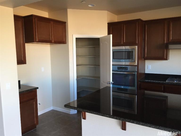 556 Pecan Dr, Ripon, CA 95366 photo 3