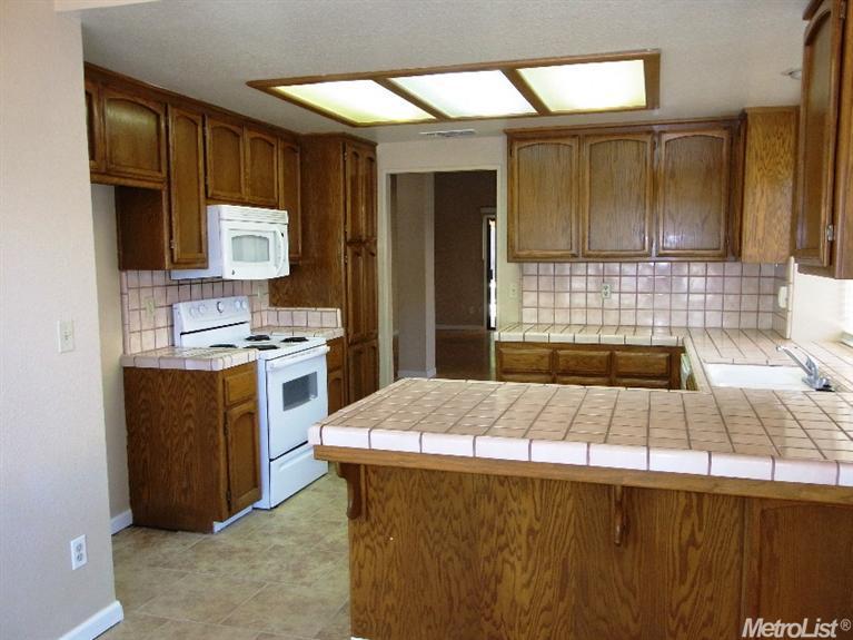 2072 Sheldon Dr, Modesto, CA 95350 photo 4