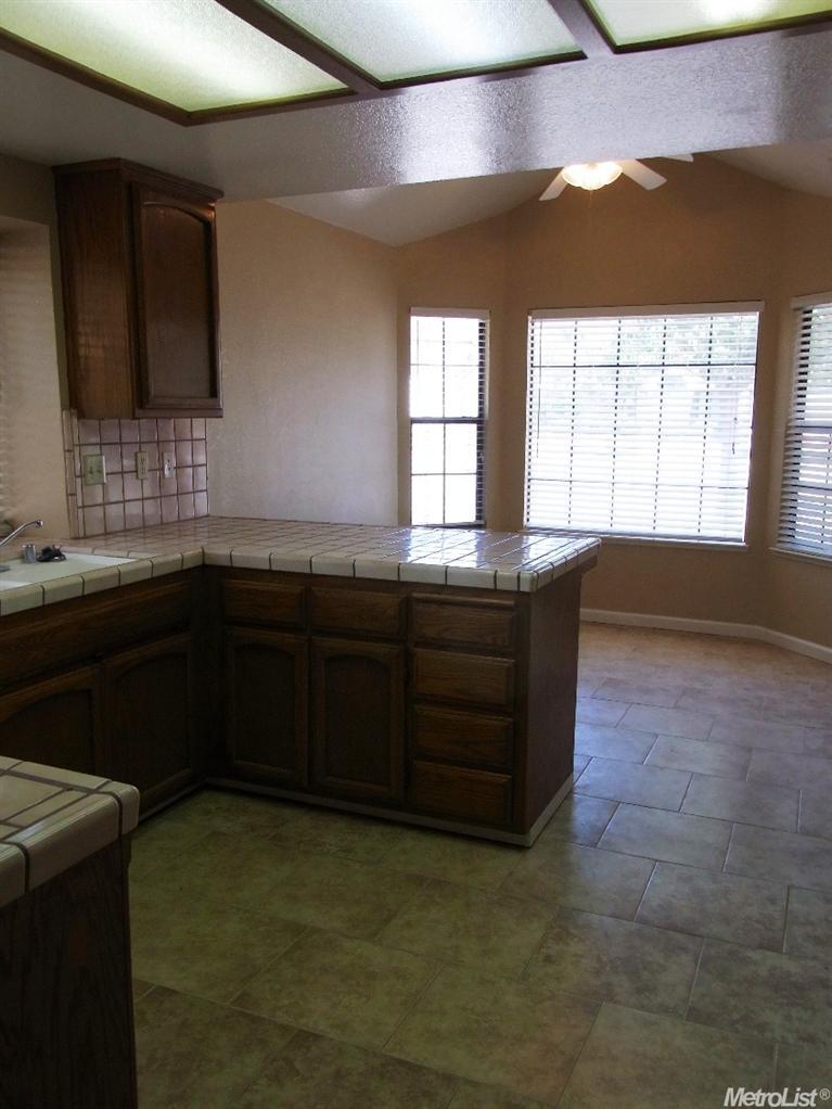 2072 Sheldon Dr, Modesto, CA 95350 photo 3