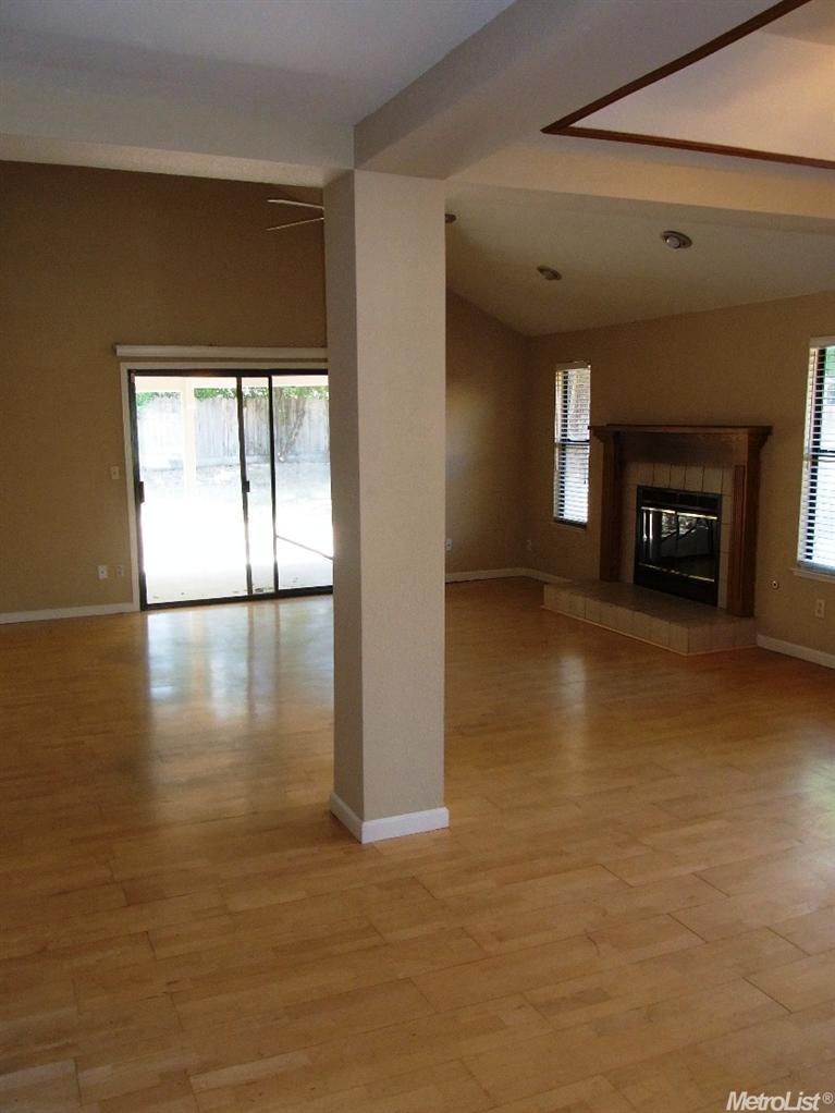 2072 Sheldon Dr, Modesto, CA 95350 photo 2