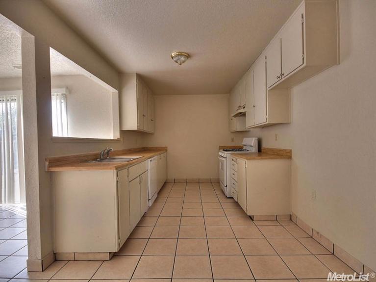 628 Rosemary Dr, Patterson, CA 95363 photo 4