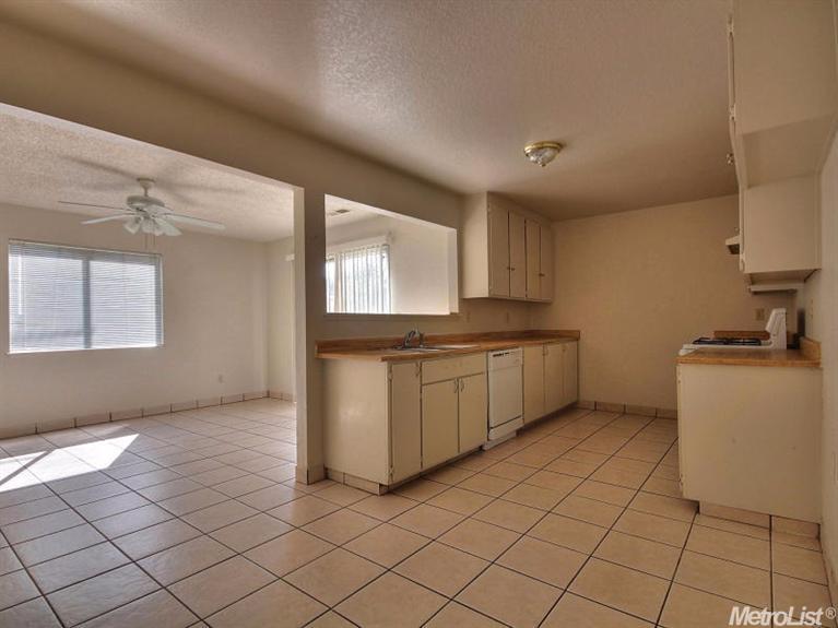 628 Rosemary Dr, Patterson, CA 95363 photo 3