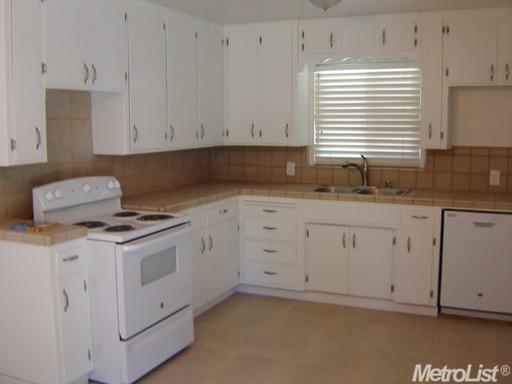 1418 Mount Vernon Dr, Modesto, CA 95350 photo 2