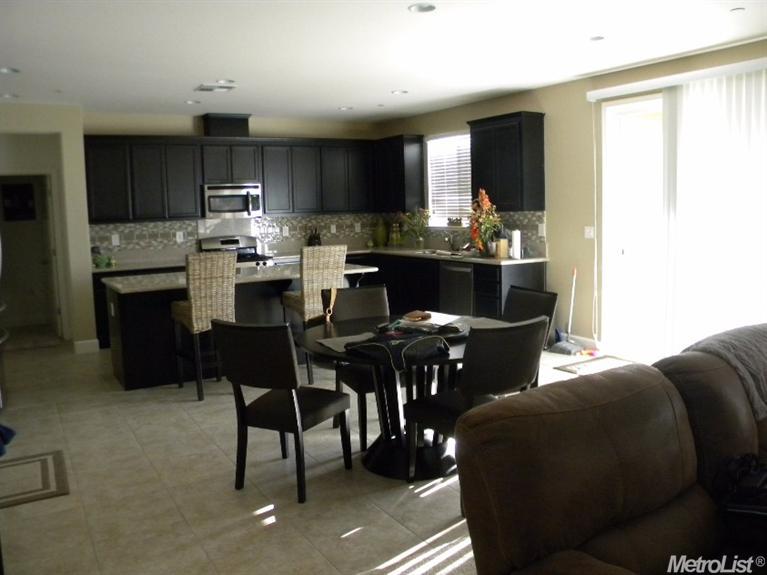 1880 Salmon Ln, Manteca, CA 95337 photo 4