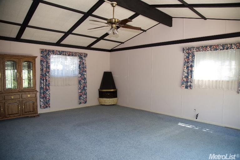 910 Yolo St, Manteca, CA 95337 photo 2