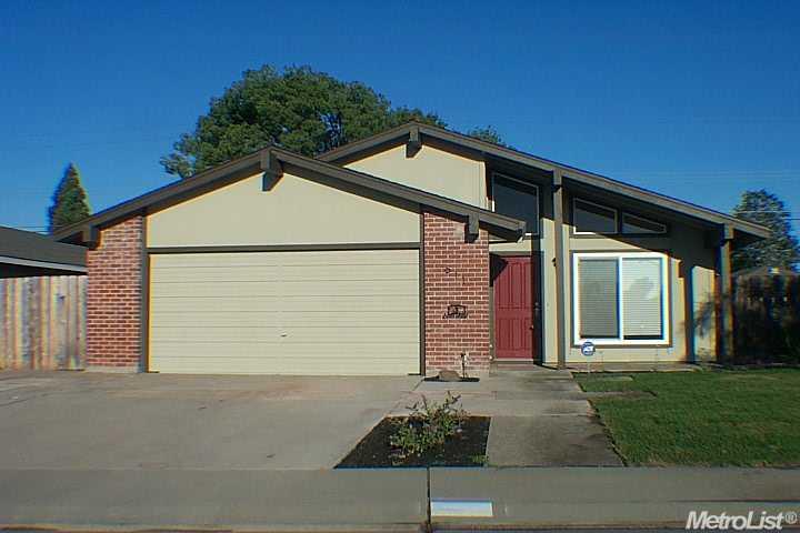 611 Ebbetts Ave, Manteca, CA 95337 photo 1