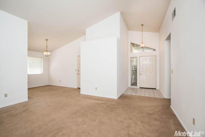 5725 Cobblestone Dr, Rocklin, CA 95765 photo 2