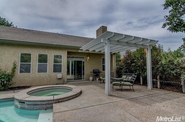 121 Toni Ct, Galt, CA 95632 photo 2