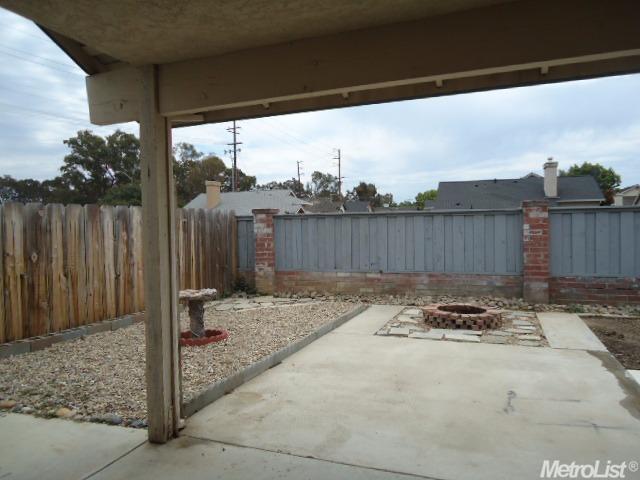 701 E Century Pl, Lodi, CA 95240 photo 3