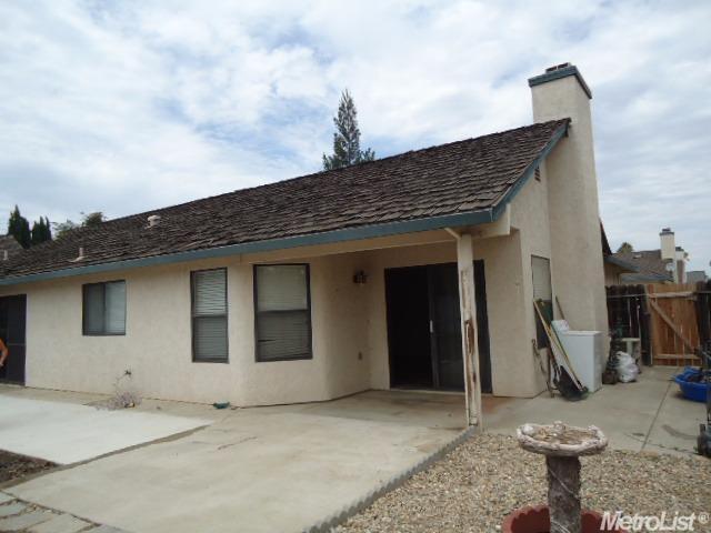 701 E Century Pl, Lodi, CA 95240 photo 2