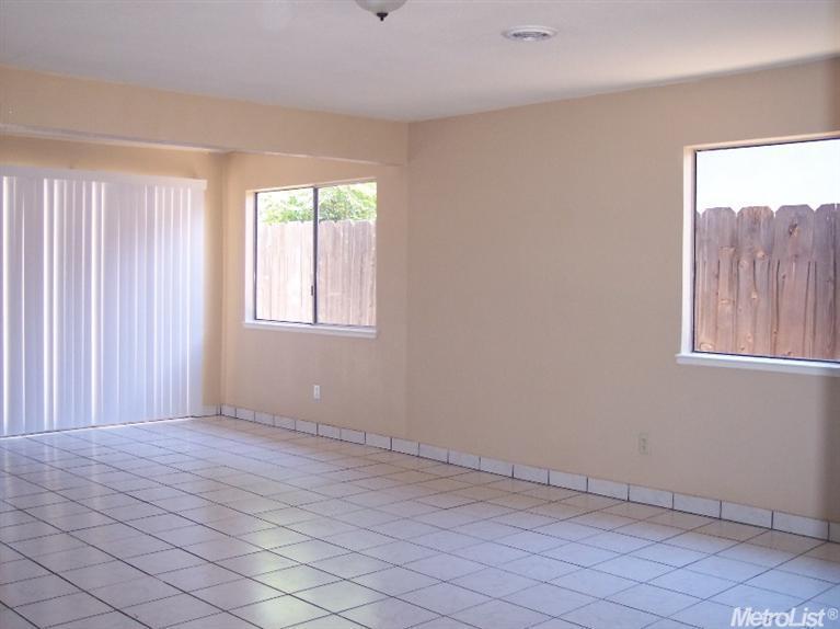 134 Tenbrink Ln, Patterson, CA 95363 photo 2