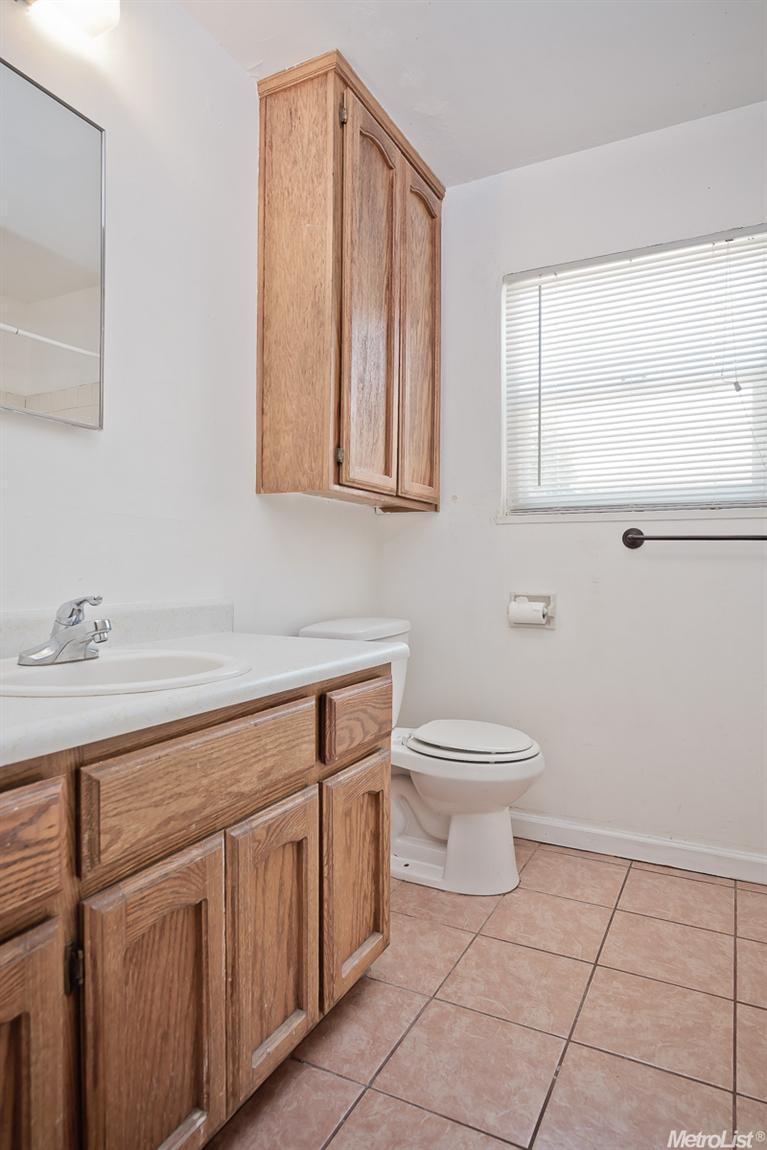 2412 Lilac Ct, Ceres, CA 95307 photo 9