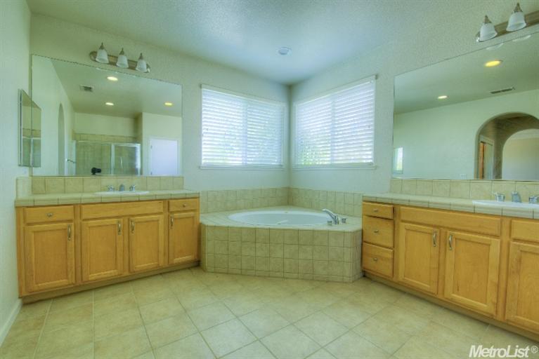 3204 Edgeview Dr, Modesto, CA 95355 photo 18