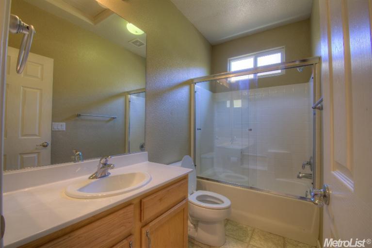 3204 Edgeview Dr, Modesto, CA 95355 photo 9