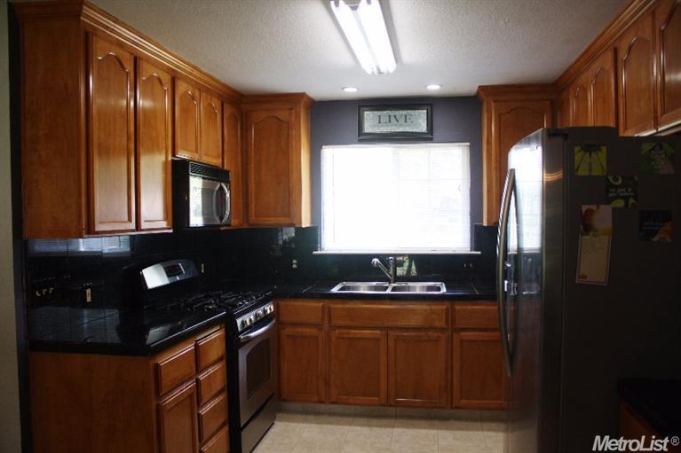 614 Trask Ln, Modesto, CA 95354 photo 2