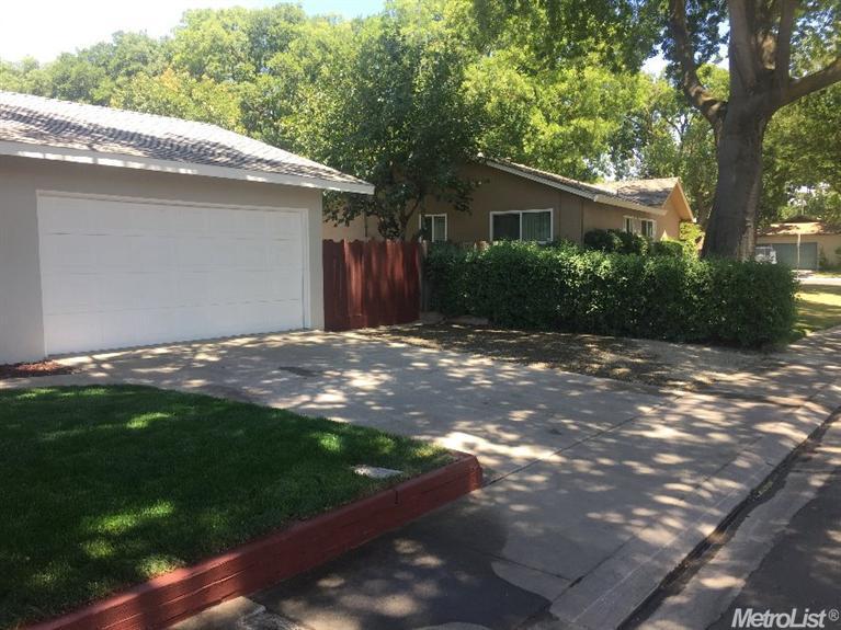 1605 Hialeah Dr, Modesto, CA 95350 photo 2