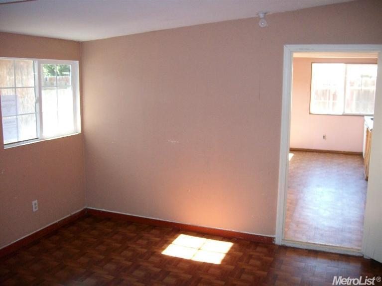1533 Placer Ave, Modesto, CA 95358 photo 4