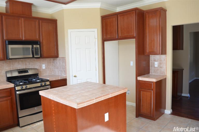 2142 Azevedo Ave, Manteca, CA 95337 photo 4