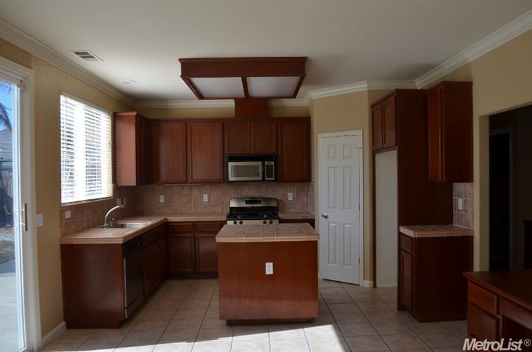 2142 Azevedo Ave, Manteca, CA 95337 photo 3