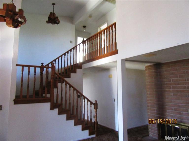 1285 Sprague St, Manteca, CA 95336 photo 3