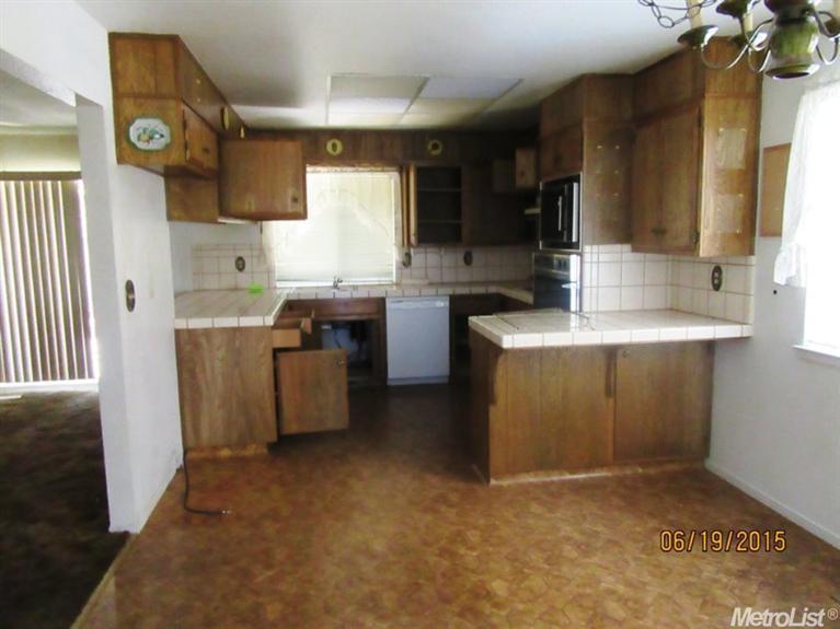 1285 Sprague St, Manteca, CA 95336 photo 2