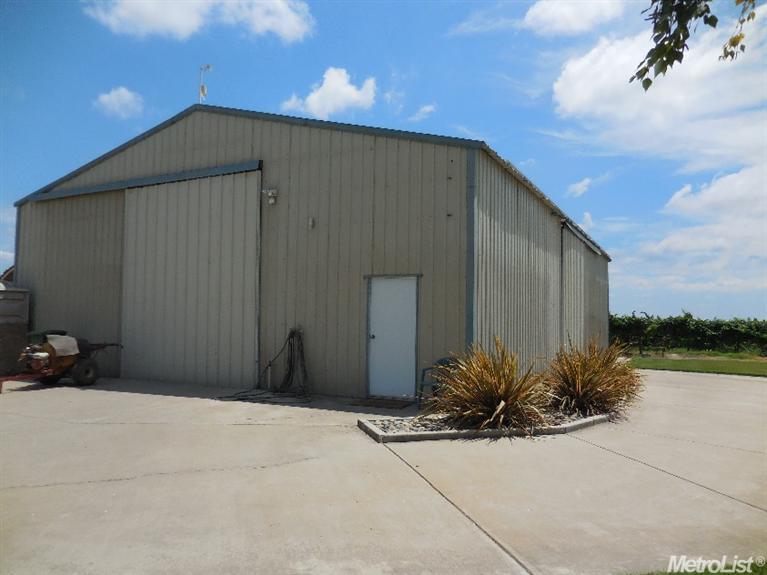 1002 W Harney Ln, Lodi, CA 95242 photo 4